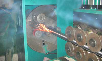 無(wú)心車床砂帶磨光聯(lián)線機(jī)組2