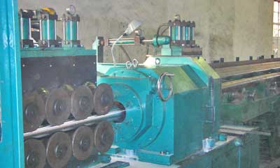 無(wú)心車床砂帶磨光聯(lián)線機(jī)組1